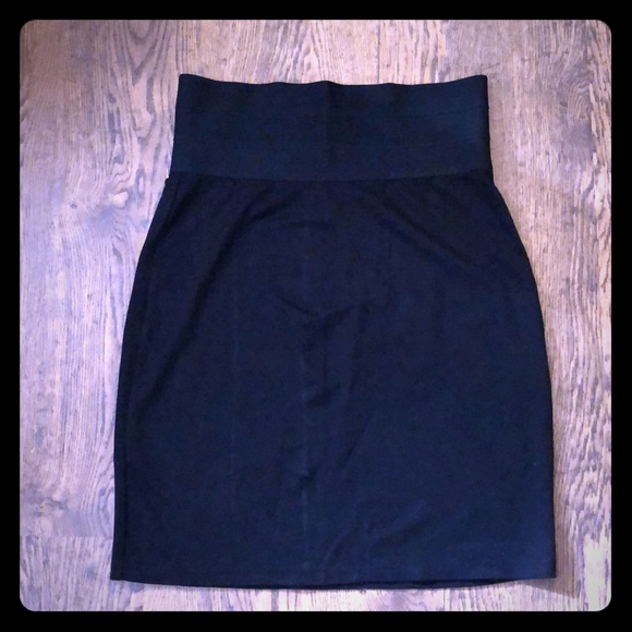 Dresses & Skirts - Black Stretchy Pencil Skirt Max Studio